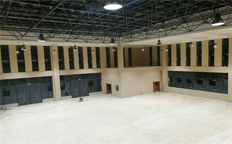 夏日的烈日和暴雨對運動木地板的“風(fēng)險”？