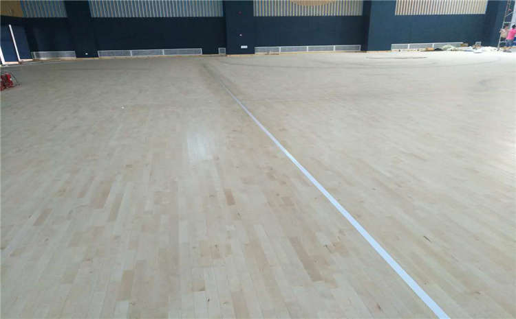 羽毛球館木地板供應(yīng)商怎么選？