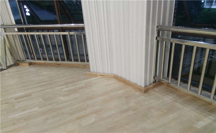 企口運(yùn)動(dòng)木地板廠家若何完成“一帶一起”大局勢。