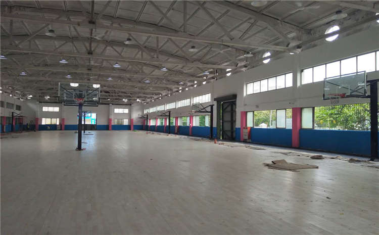 所有的體育場(chǎng)館都應(yīng)鋪楓木運(yùn)動(dòng)地板么？