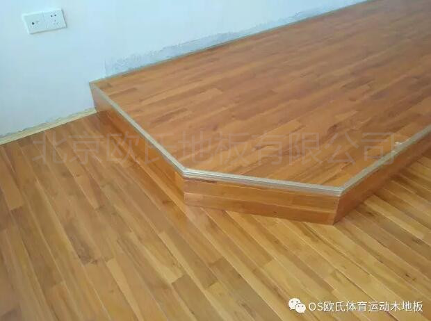 江西鷹潭第五中學(xué)的籃球場(chǎng)木地板，舞蹈房木地板，音樂(lè)房木地板案例圖2