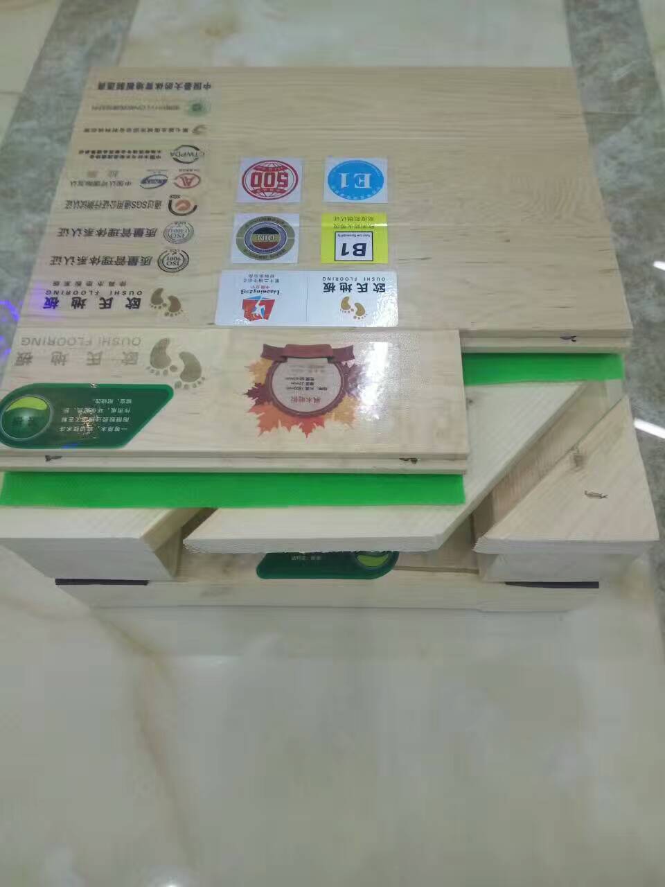 歐氏運(yùn)動(dòng)木地板雙層結(jié)構(gòu)實(shí)物