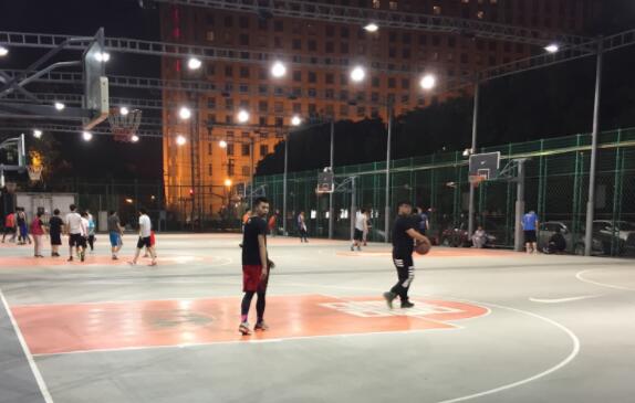 金橋**公寓籃球場(chǎng)