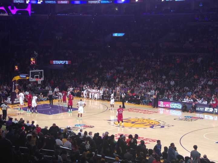 NBA地板都那么貴，那看一場NBA比賽需要花多少錢