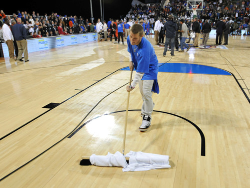 楓木運(yùn)動木地板表面系統(tǒng)性的安裝和維護(hù)保養(yǎng)方法