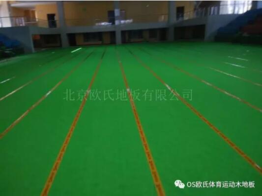 專業(yè)體育運(yùn)動木地板的結(jié)構(gòu)和施工安裝的方法