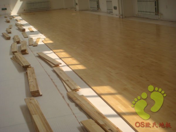 沈陽市同澤中學(xué)運(yùn)動(dòng)木地板鋪設(shè)