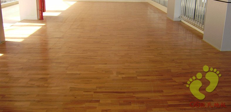 福建三明尤溪縣體育館運(yùn)動木地板鋪設(shè)