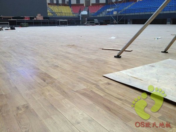 璧山中學(xué)體育館運(yùn)動(dòng)木地板鋪設(shè)